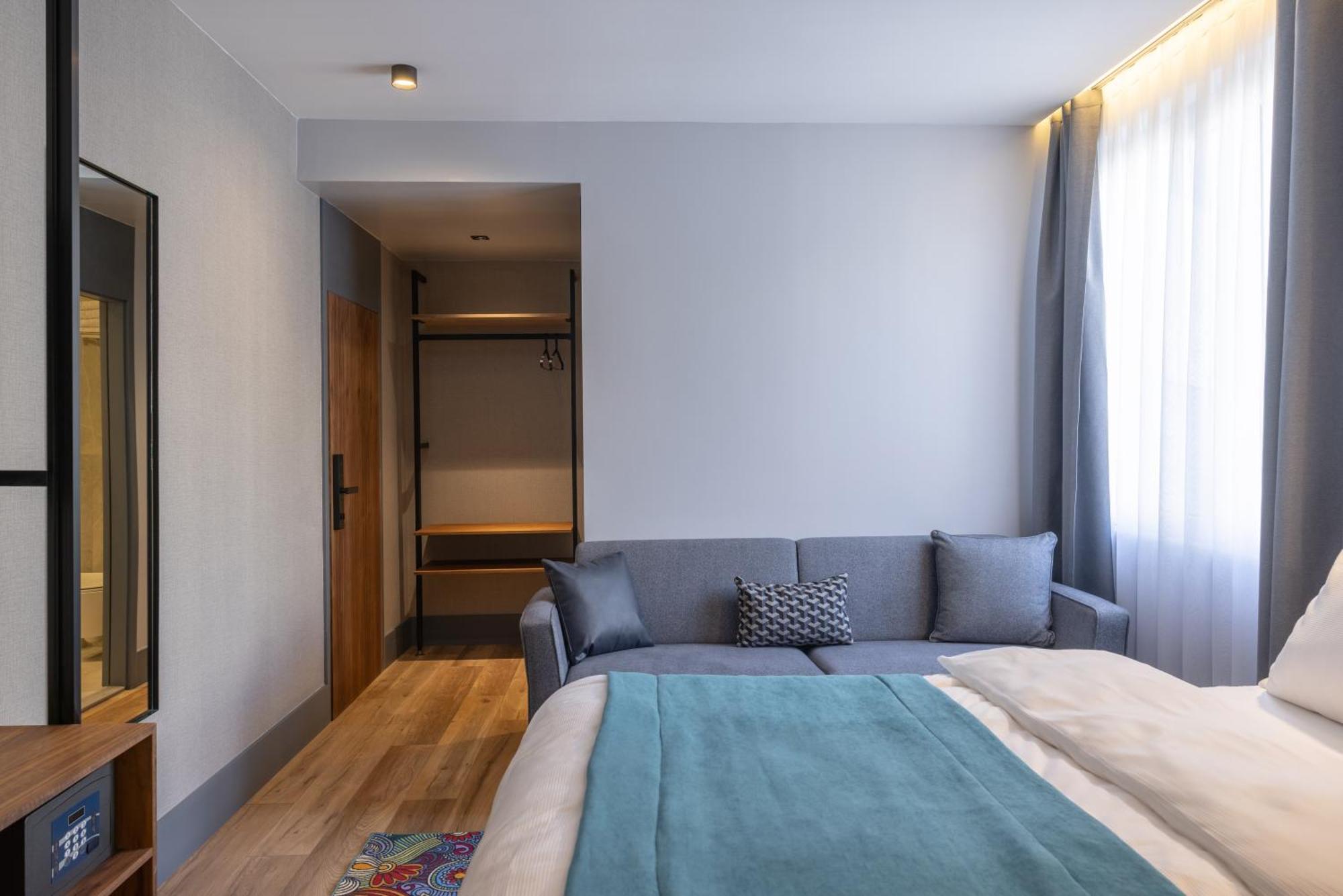 Hotel Square By Margo Pristina Eksteriør bilde