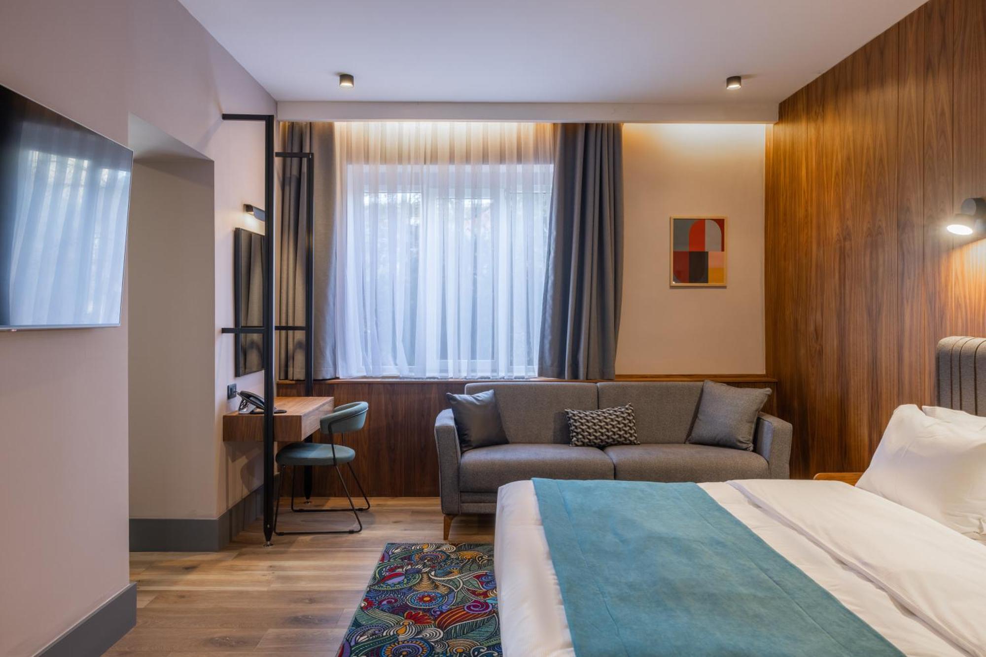 Hotel Square By Margo Pristina Eksteriør bilde