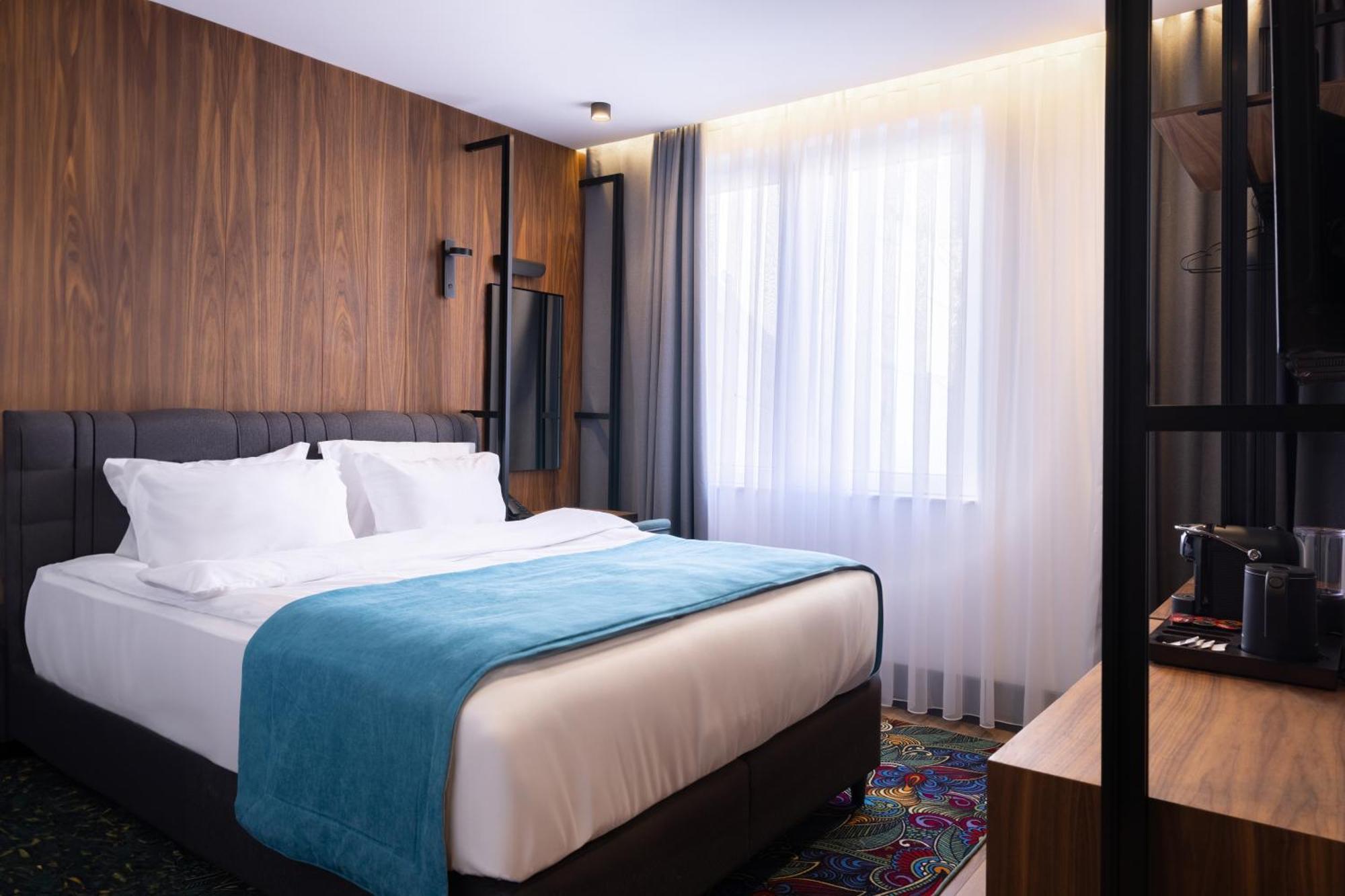 Hotel Square By Margo Pristina Eksteriør bilde